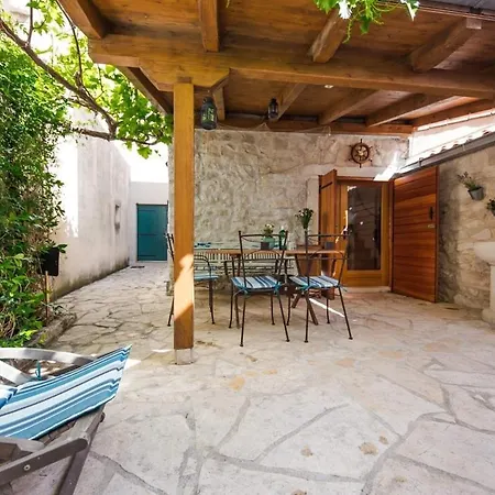 Dvor - Old Town Stone House Holiday home *