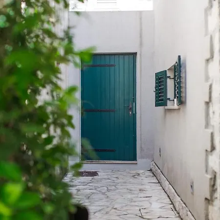 Dvor - Old Town Stone House Trogir